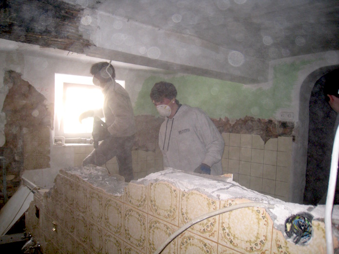 Entfernen der Wand zwischen altem WC und alter Küche